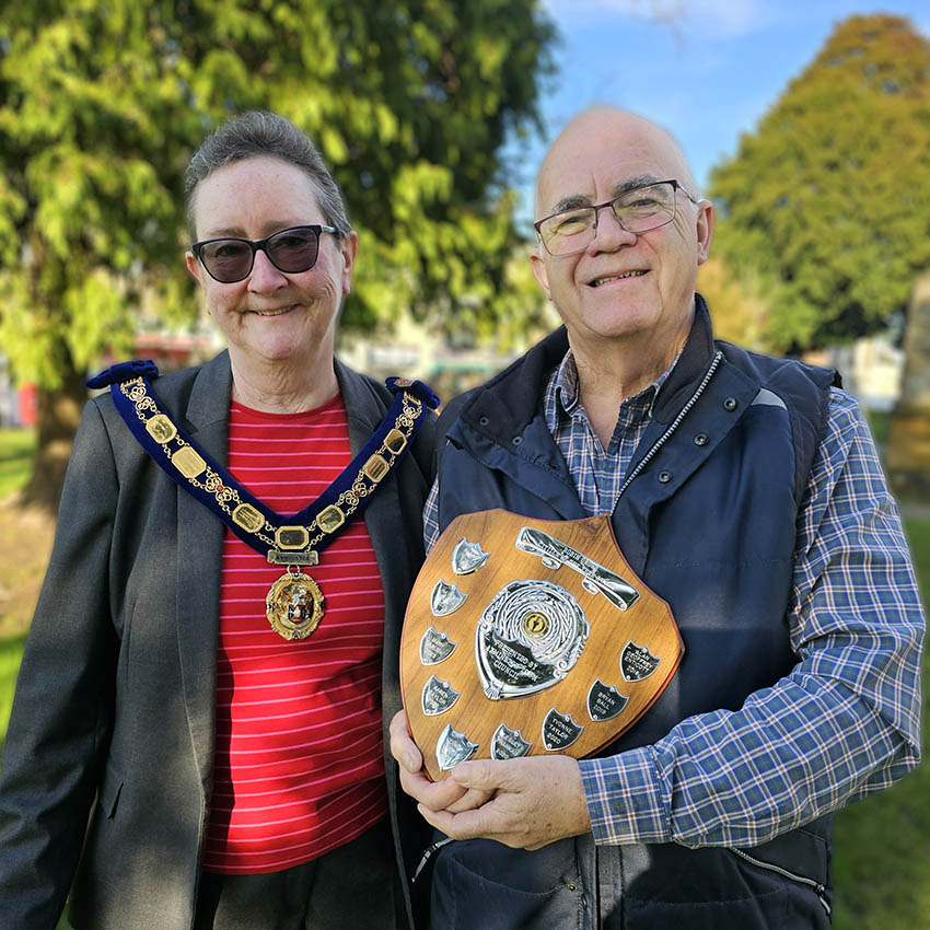 Town Mayor, Jill Farrow and Citizen of the year 2025, Barrie Hedges
